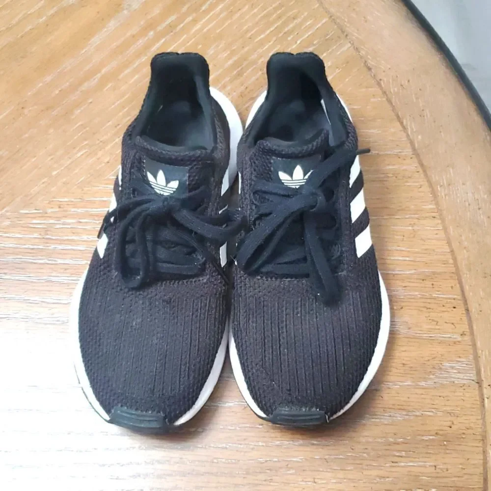 Adidas Lifestyle Cloudfoam Black/White Running Shoe women, Size 6.5